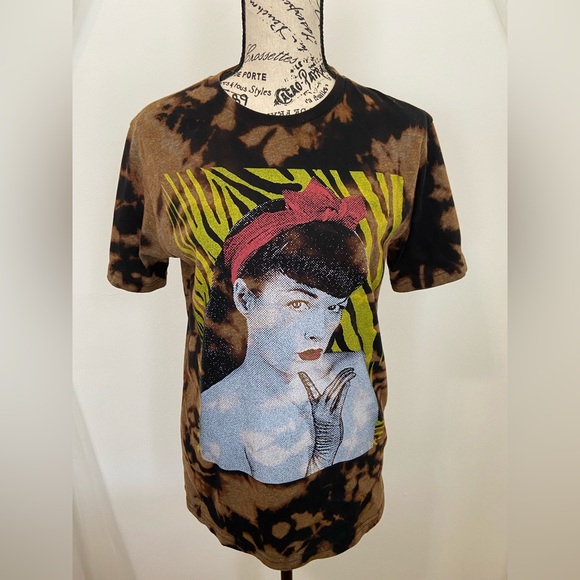 Forever 21 Tie Dye Graphic T-Shirt - Picture 14 of 15